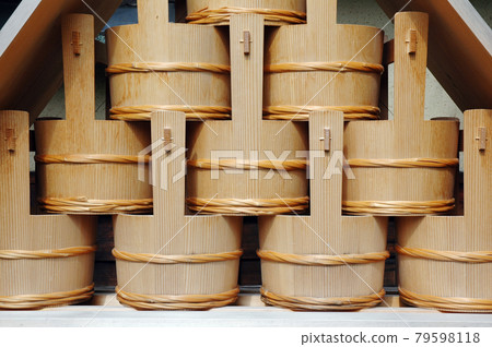 京都市下京區京都島原市大門旁的滅火桶 79598118