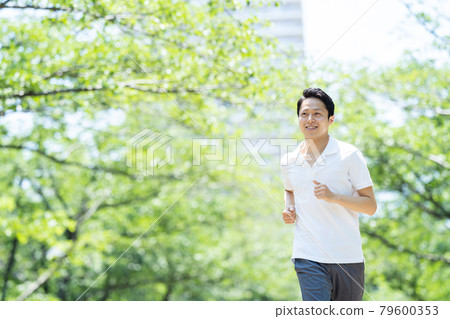 Jogging male middle 79600353