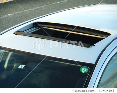 Car glass sunroof (when open) 79606561