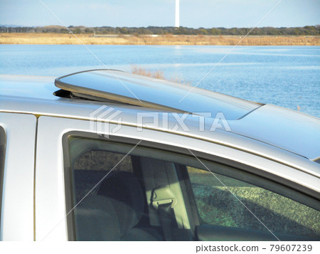 Tilt-up car glass sunroof Tilt-up car glass sunroof 79607239