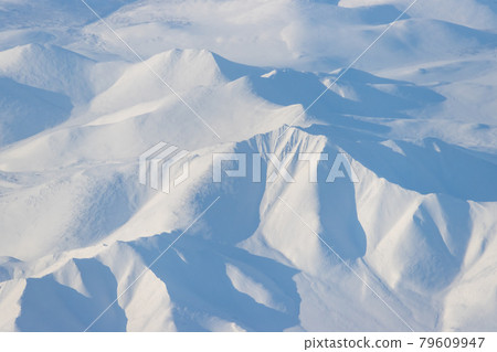 Aerial view of snow-capped mountains 79609947
