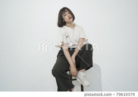 簡約時尚女性肖像 簡約時尚女性肖像 79610379