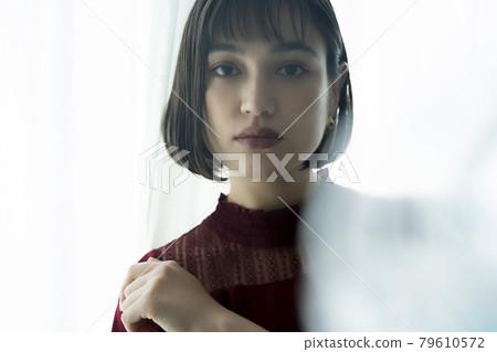 Portrait of dressed up woman 79610572