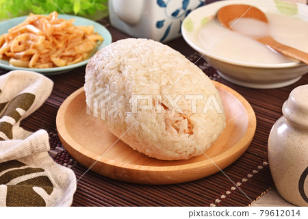 Taiwanese rice ball     79612014