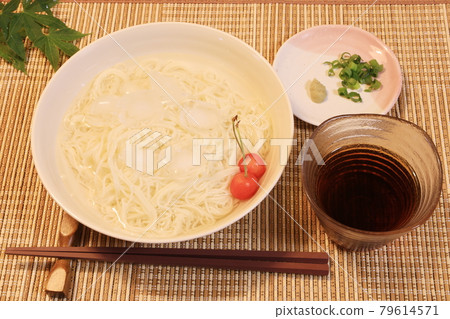 麺 79614571