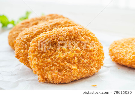 Lined croquettes 79615020