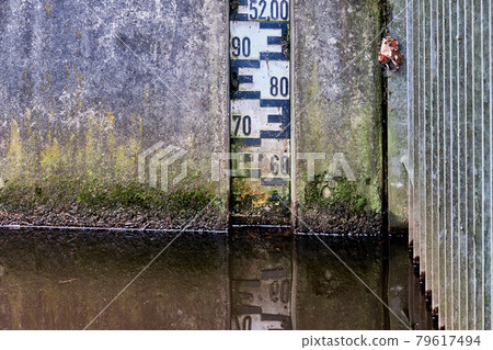 Detail view of a level for water level measurement at the Aller in Gifhorn 79617494