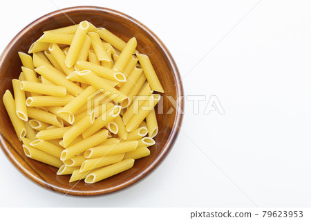 Short pasta Penne 79623953
