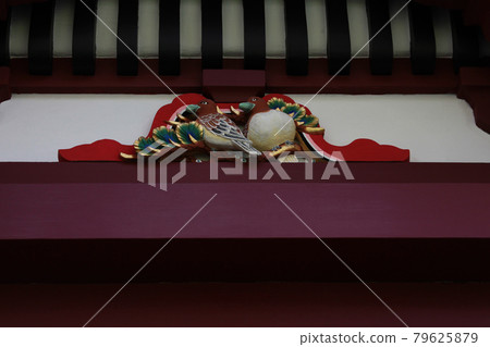 東京淺草淺草寺院內的錢塚弁財天雕塑 79625879