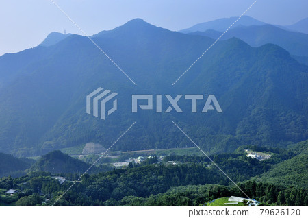 從二子山日向山眺望的奧武藏山 79626120