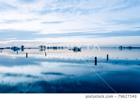 Sunrise over lake 't Joppe at the Kagerplassen in the village of Warmond Sunrise over lake 't Joppe at the Kagerplassen in the village of Warmond 79627348