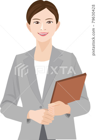 穿著灰色西裝工作的女人 79630428