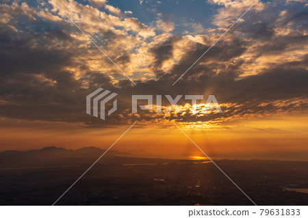 Light of sunset 79631833