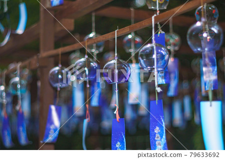 在大島縣三島郡島本鎮拍攝的Shizumoto神社的風鈴 79633692