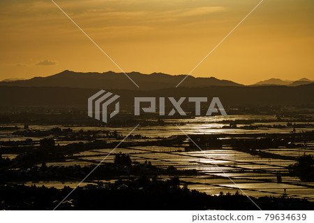 鄉下風景,黃昏的稻田 鄉下風景,黃昏的稻田 79634639