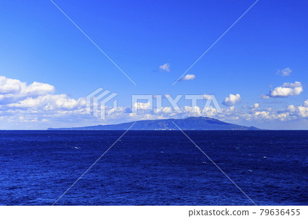 Izu Oshima seen from the train window of the Odoriko Izu Oshima seen from the train window of the Odoriko 79636455