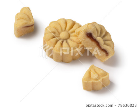 中秋節 月餅 去背 白底  moon cake isolated 十五夜 切り抜き げっぺい 79636828