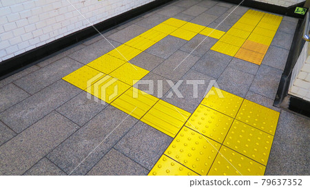 Scenery with Braille blocks (blocks for guiding the visually impaired) at the railway station 79637352