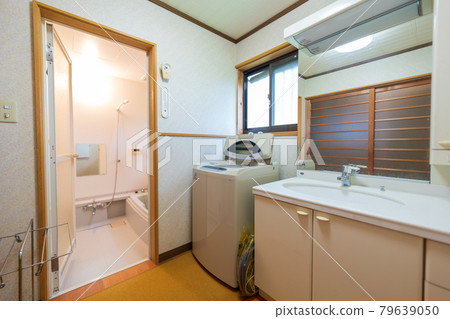 Washroom of a second-hand house 79639050