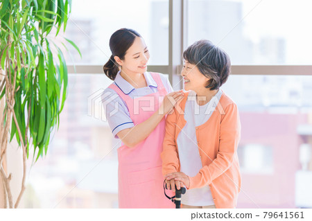 Senior women and long-term care staff in long-term care facilities Senior women and long-term care staff in long-term care facilities 79641561