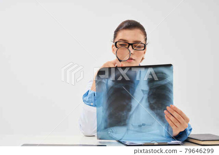 woman radiologist medicine hospital research diagnostics woman radiologist medicine hospital research diagnostics 79646299