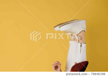 womens inverted feet white sneakers fashion street style 79646396