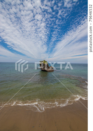 海石和小鳥居 海石和小鳥居 79646532