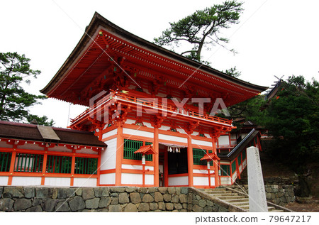 Hinomisaki Shrine's Hino-shizumu Tower Gate 79647217