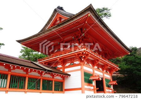 Hinomisaki Shrine's Hino-shizumu Tower Gate 79647218