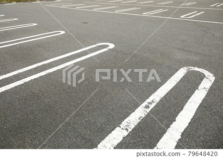 Parking lot compartment 79648420