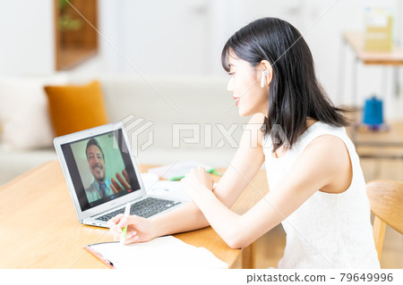 Young woman studying online English 79649996