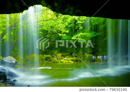 Elegant and mysterious Nabegataki Falls surrounded by fresh greenery Elegant and mysterious Nabegataki Falls surrounded by fresh greenery 79650190