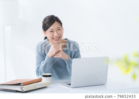 Business woman white background 79652433