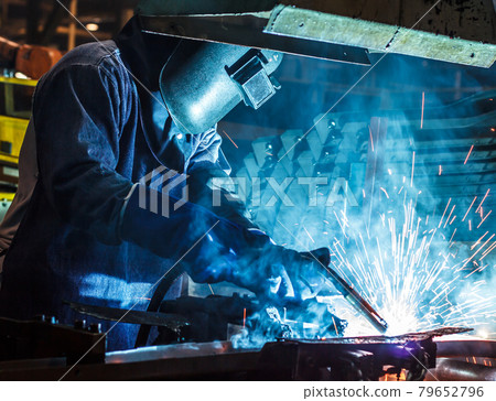 Welder working steel 79652796