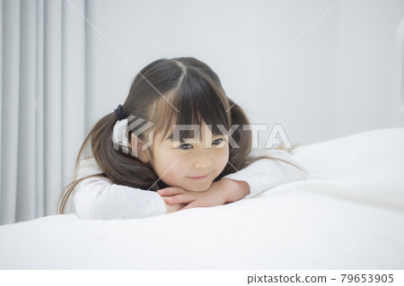 6 year old girl 79653905