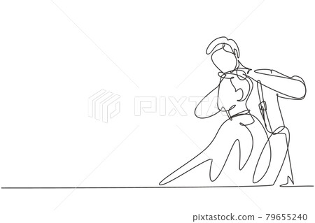 Single continuous line drawing young handsome barber making haircut of attractive bearded man in barbershop. Hairdo looks trendy and so perfect. One line draw graphic design vector illustration 79655240