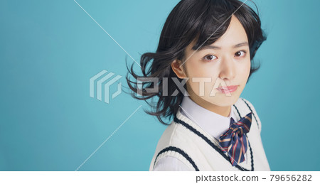 頭髮飄揚的女學生，高中生，考生 79656282