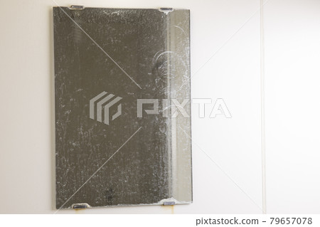 Bathroom mirror scale 79657078