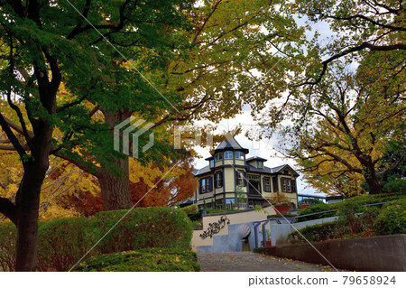 Autumn Yokohama Yamate Western Pavilion / Home of a Diplomat Autumn Yokohama Yamate Western Pavilion / Home of a Diplomat 79658924