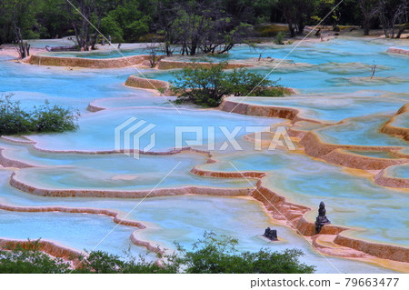 Bright blue water of Gosai Pond in Huanglong Scenic Area, a World Natural Heritage Site, Songpan County, Aba Tibetan and Chang Autonomous Prefecture, Sichuan Province, China 79663477