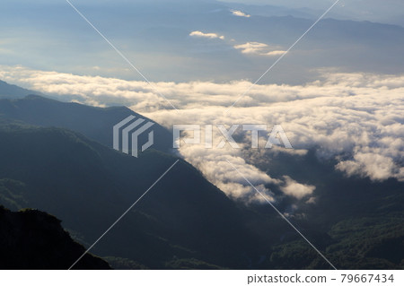 從山頂看風景,登山,雲海 從山頂看風景,登山,雲海 79667434