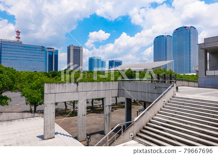 幕張展覽館停車場連接橋的長通道（連接部分），在展覽舉行期間在電暈中安靜 79667696