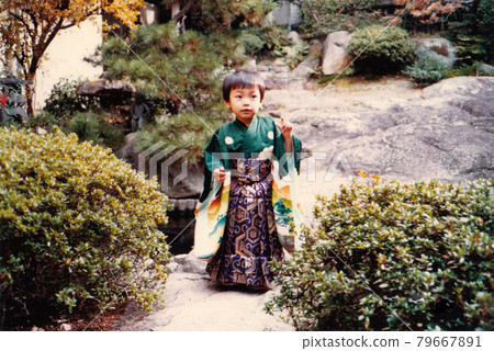 老電影照片七五山男孩穿著和服 老電影照片七五山男孩穿著和服 79667891