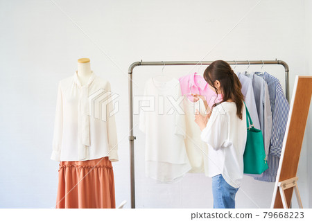 Young women's shop to choose clothes Select shop Clothes apparel Young women's shop to choose clothes Select shop Clothes apparel 79668223