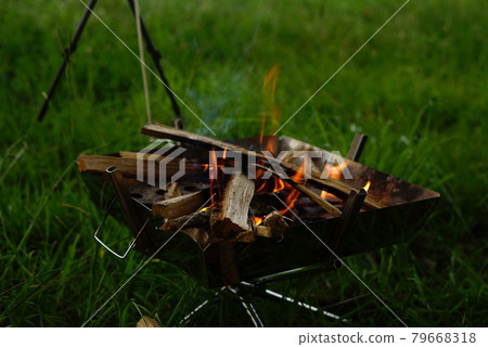 Fun of bonfire Fun of bonfire 79668318