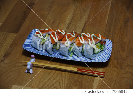 California Roll 79668491