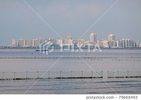 A ship that travels between Sanbanze (Funabashi City) and apartments, housing complexes, condominiums, and houses in the direction of Urayasu. 79668493