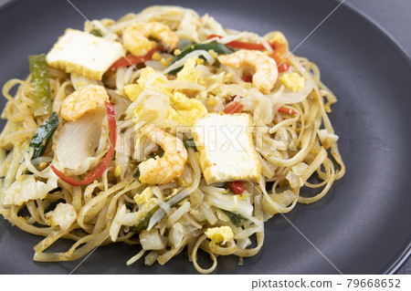 Delicious Thai style fried noodles Pad Thai Delicious Thai style fried noodles Pad Thai 79668652