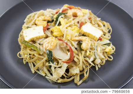 Delicious Thai style fried noodles Pad Thai Delicious Thai style fried noodles Pad Thai 79668656