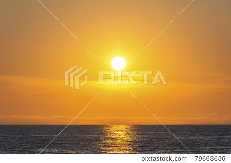 石灸海灘日本海的日落 石灸海灘日本海的日落 79668686